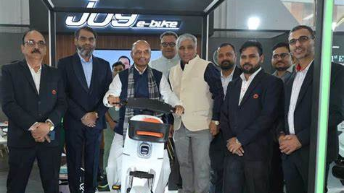 WardWizard Showcases Innovation at Bharat Mobility Expo 2024 with Hydrogen-Powered E-Scooter Concept